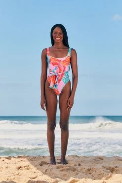 FARM RIO Happy Toucans One Piece Swimsuit 7 FARM RIO Happy Toucans One Piece Swimsuit