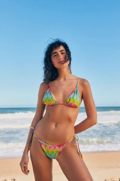 FARM RIO LIGHT CHEVRON BIKINI BOTTOM