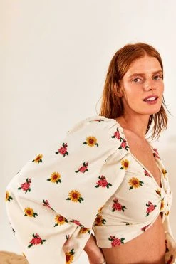 FARM RIO Mixed Cross Stitch Flowers Crop Top New In 9 FARM RIO Mixed Cross Stitch Flowers Crop Top New In