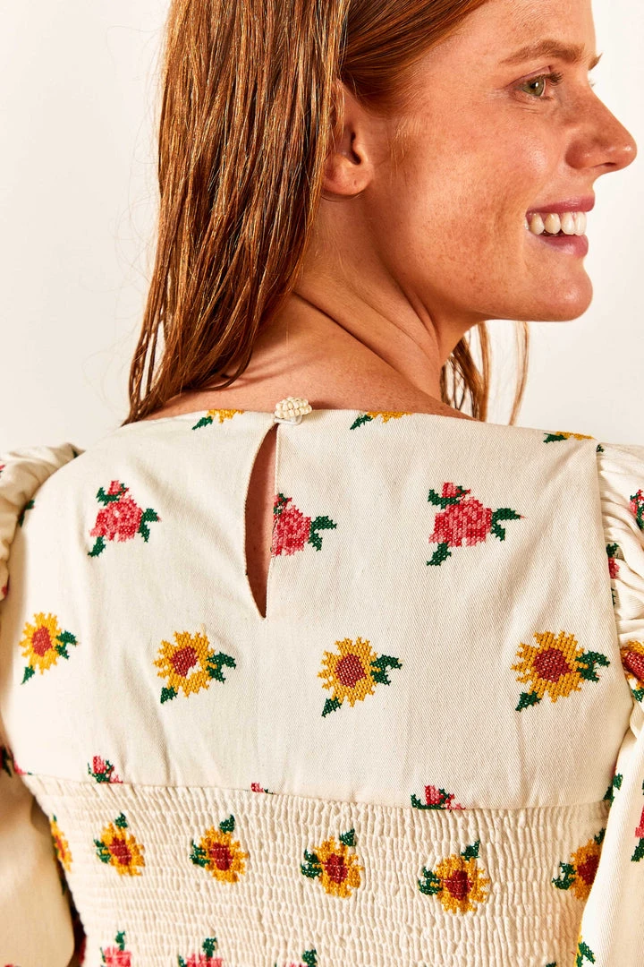 FARM RIO Mixed Cross Stitch Flowers Crop Top New In 5 FARM RIO Mixed Cross Stitch Flowers Crop Top New In