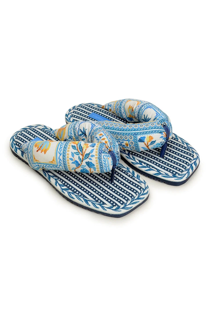 FARM RIO NAVY PUFFY FLIP FLOP New In 1 FARM RIO NAVY PUFFY FLIP FLOP New In