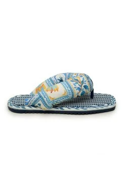 FARM RIO NAVY PUFFY FLIP FLOP New In 7 FARM RIO NAVY PUFFY FLIP FLOP New In