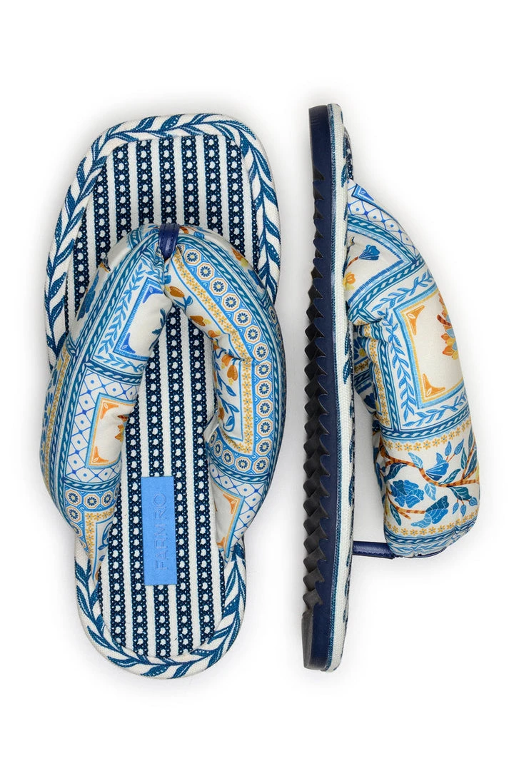FARM RIO NAVY PUFFY FLIP FLOP New In 3 FARM RIO NAVY PUFFY FLIP FLOP New In